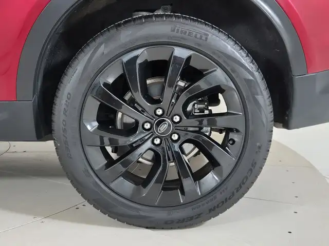 Land Rover Discovery Sport view 9