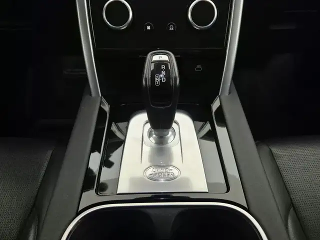 Land Rover Discovery Sport view 11