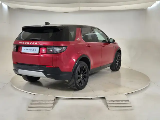 Land Rover Discovery Sport view 2