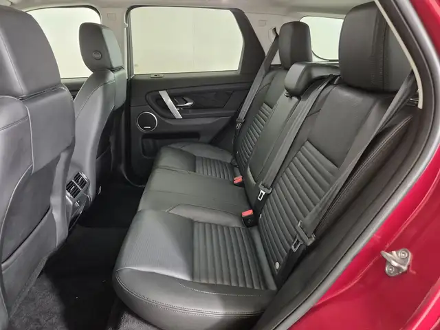 Land Rover Discovery Sport view 5
