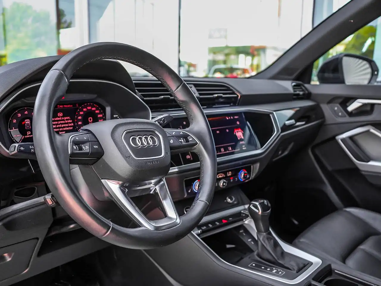 Audi Q3 снимка Audi Q3