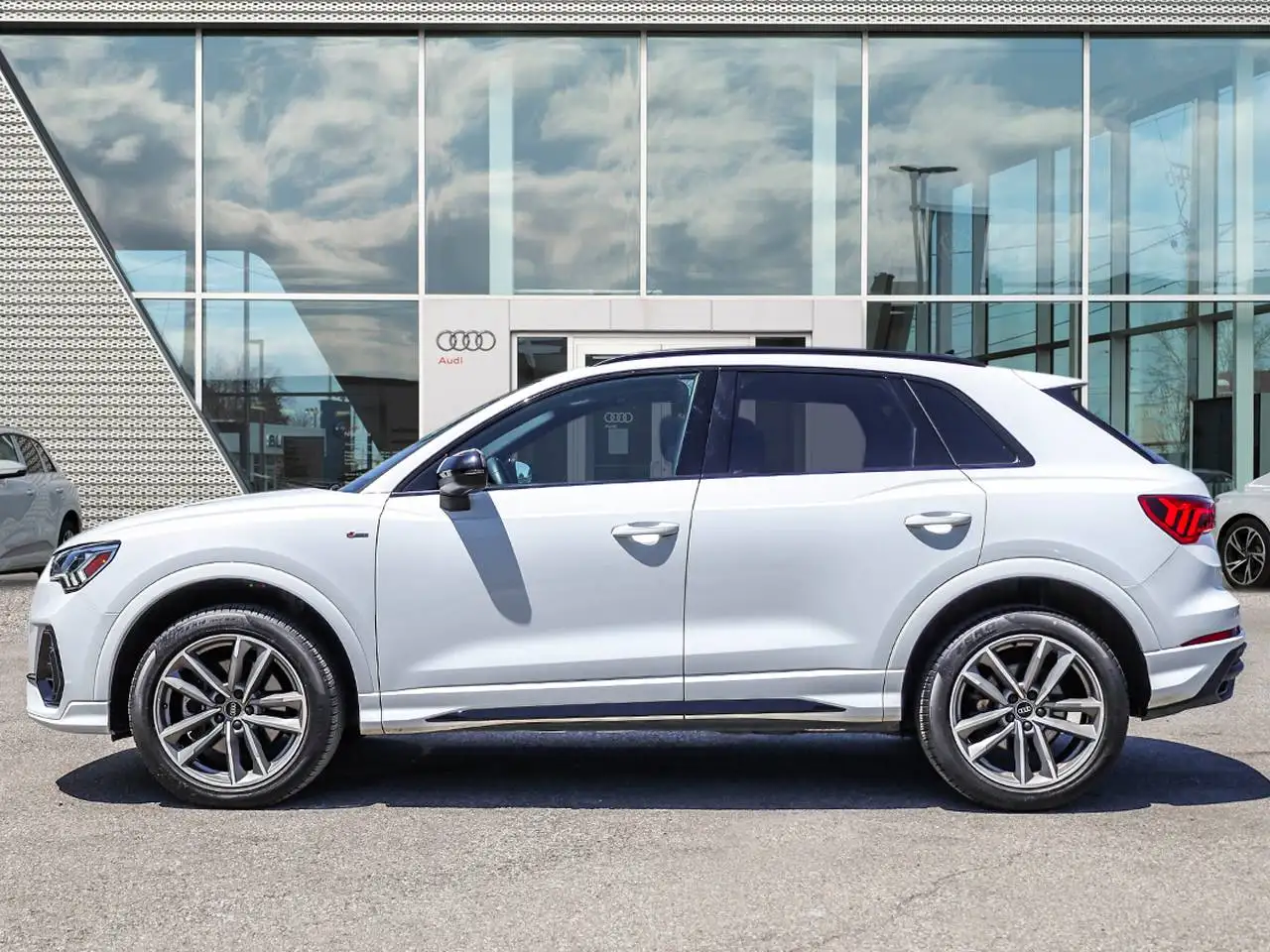 Audi Q3 снимка Audi Q3