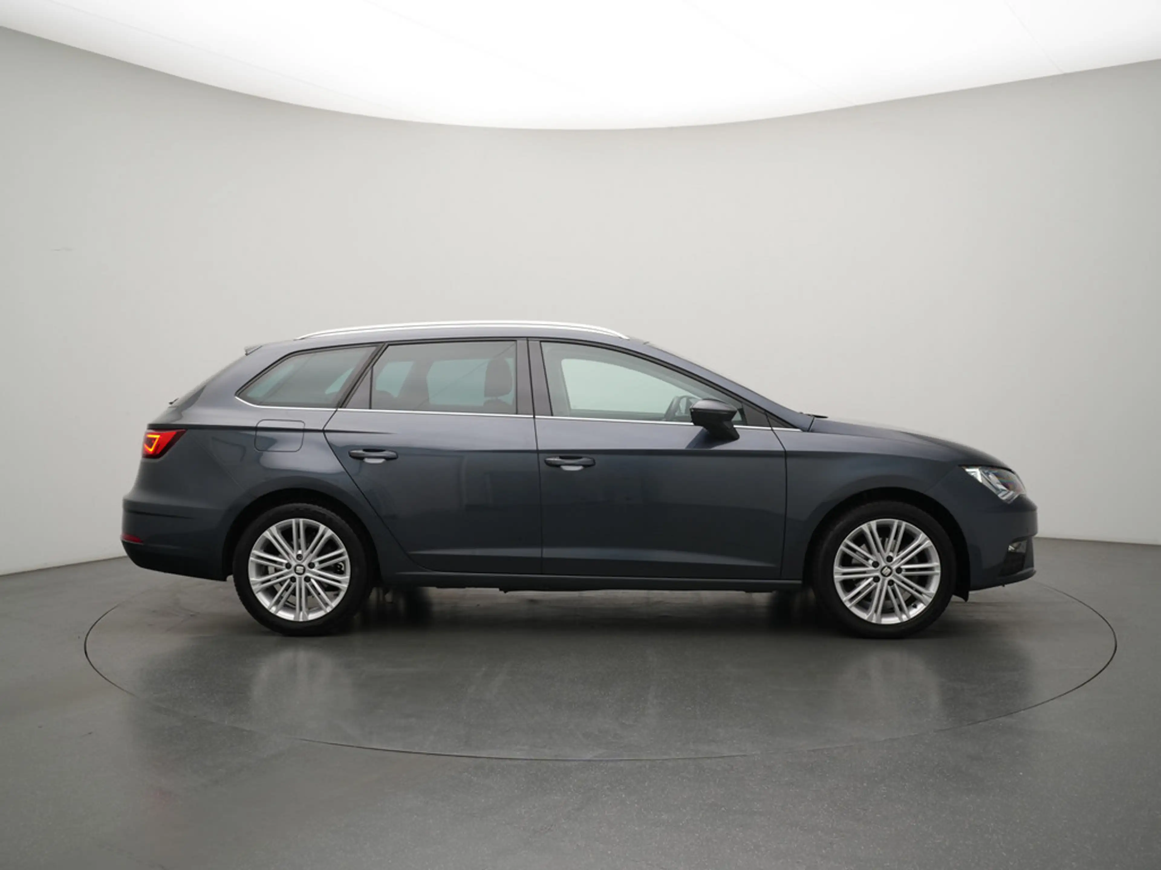 SEAT Leon ST Xcellence DSG CARPLAY ACC NAVI PDC — photo 3
