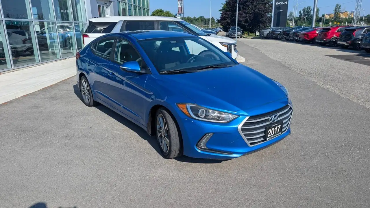 Hyundai ELANTRA photo Hyundai ELANTRA