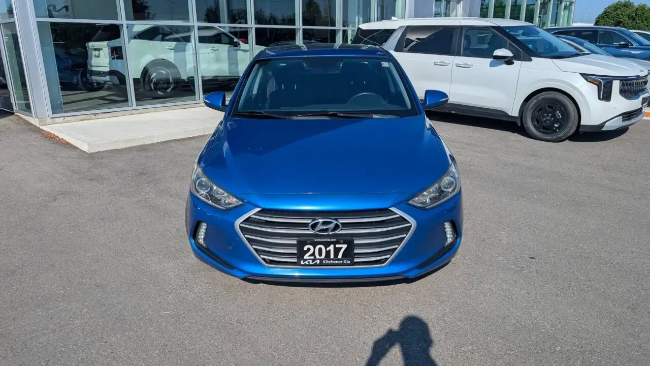 Hyundai ELANTRA photo Hyundai ELANTRA