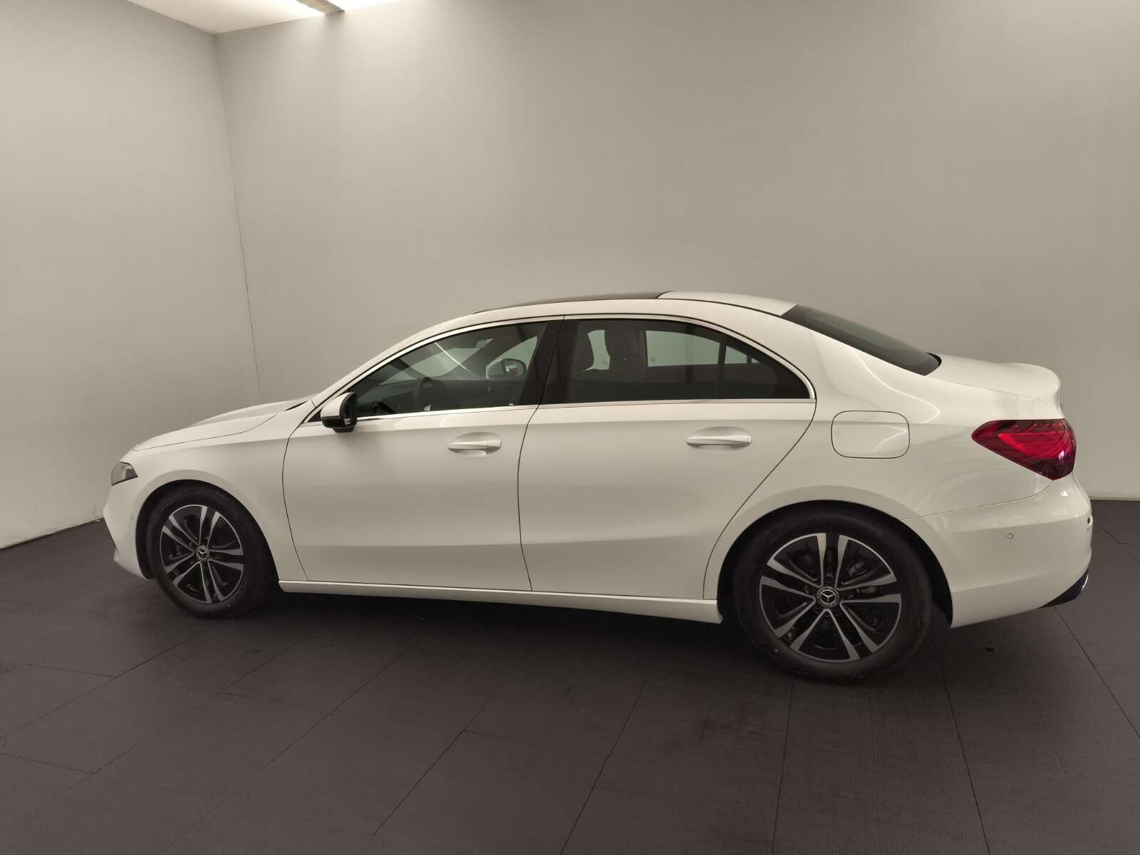 Mercedes-Benz A 220