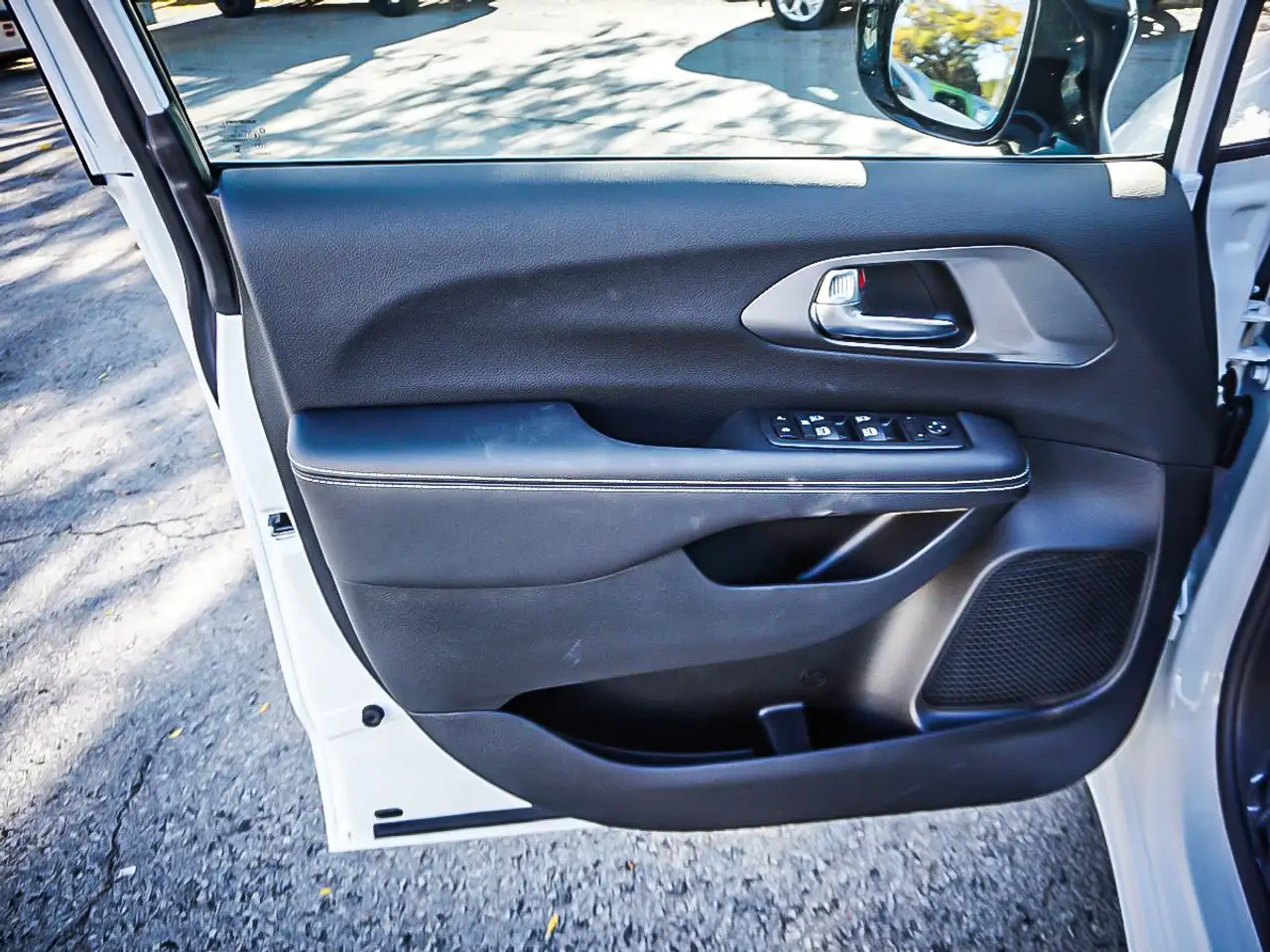 Chrysler Grand Caravan снимка Chrysler Grand Caravan