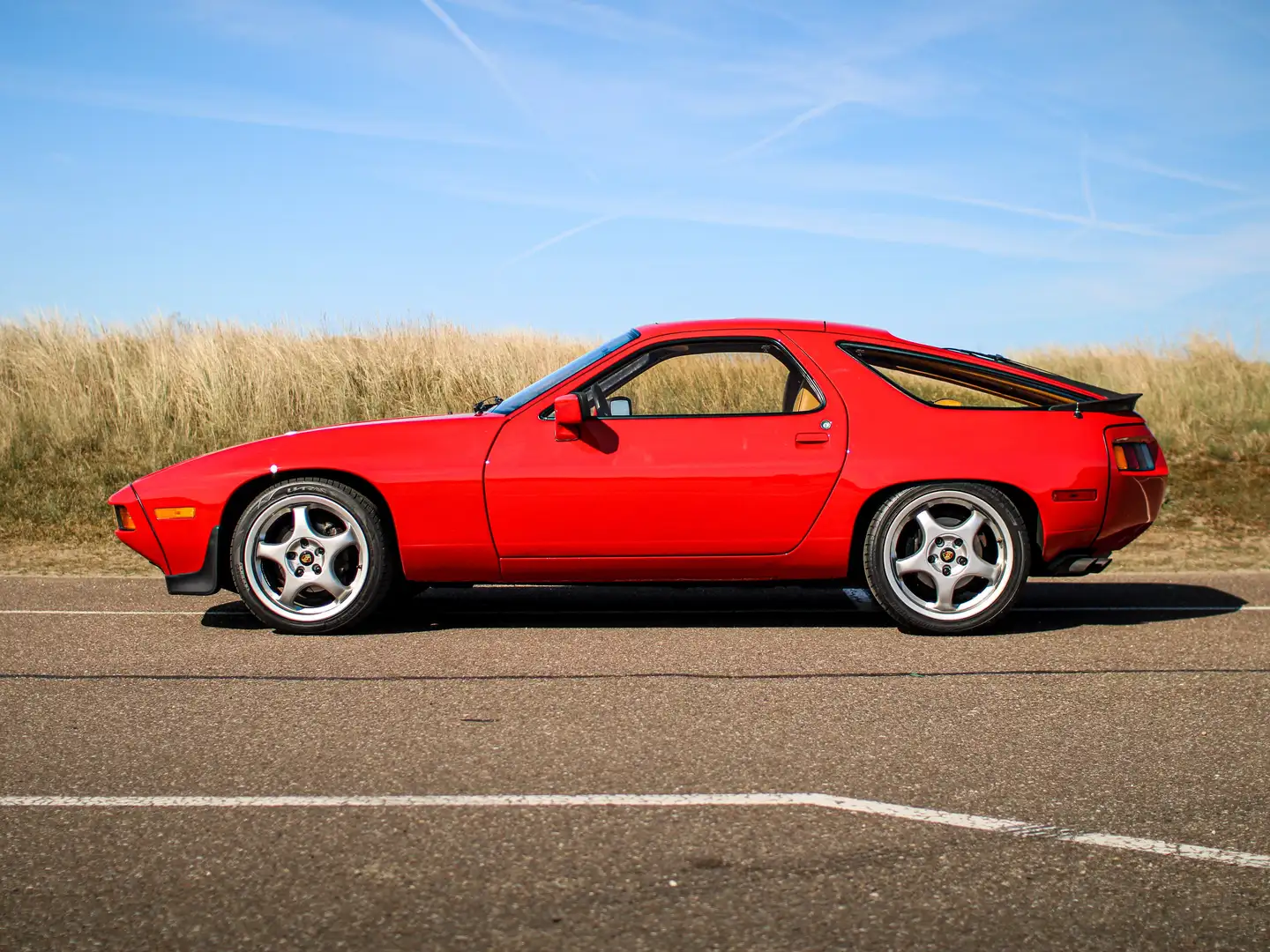 Porsche 928 4.5 Coupé V8 | Sportstoelen | schuifdak | 17" | Rood - 2