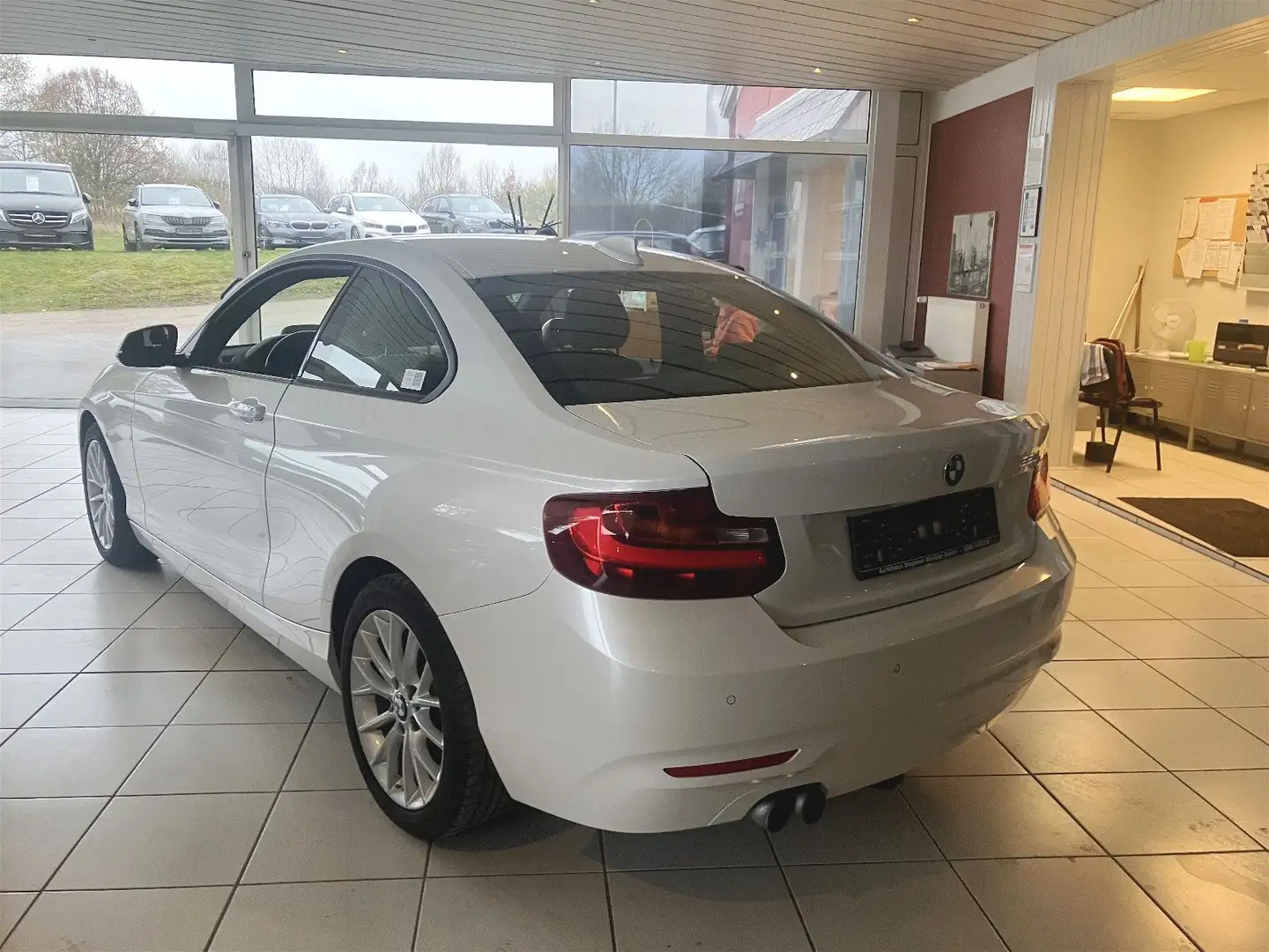 BMW 220 i 1Hd/Unfallfrei/Garantie/HiFi/Xenon/Kamera Weiß - 2