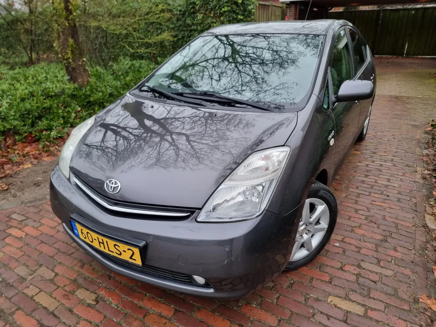 Toyota Prius HYBRID 1.5 VVT-i Tech Edition Camera/Keyless/Navi Grau - 2