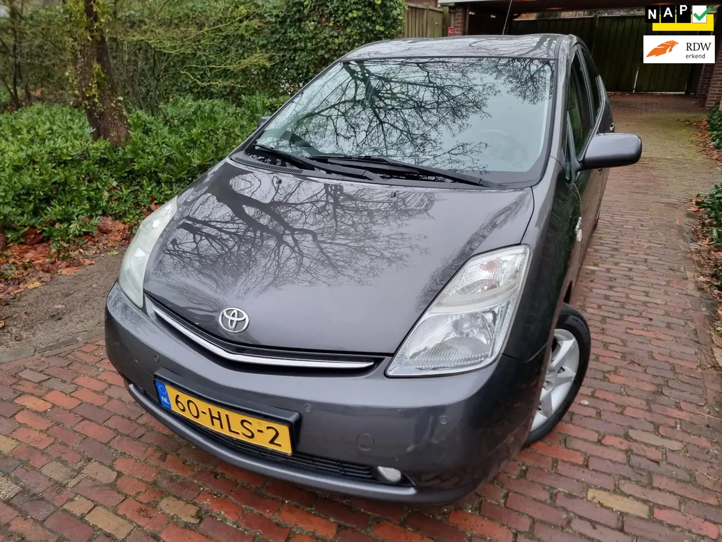 Toyota Prius HYBRID 1.5 VVT-i Tech Edition Camera/Keyless/Navi Grau - 1
