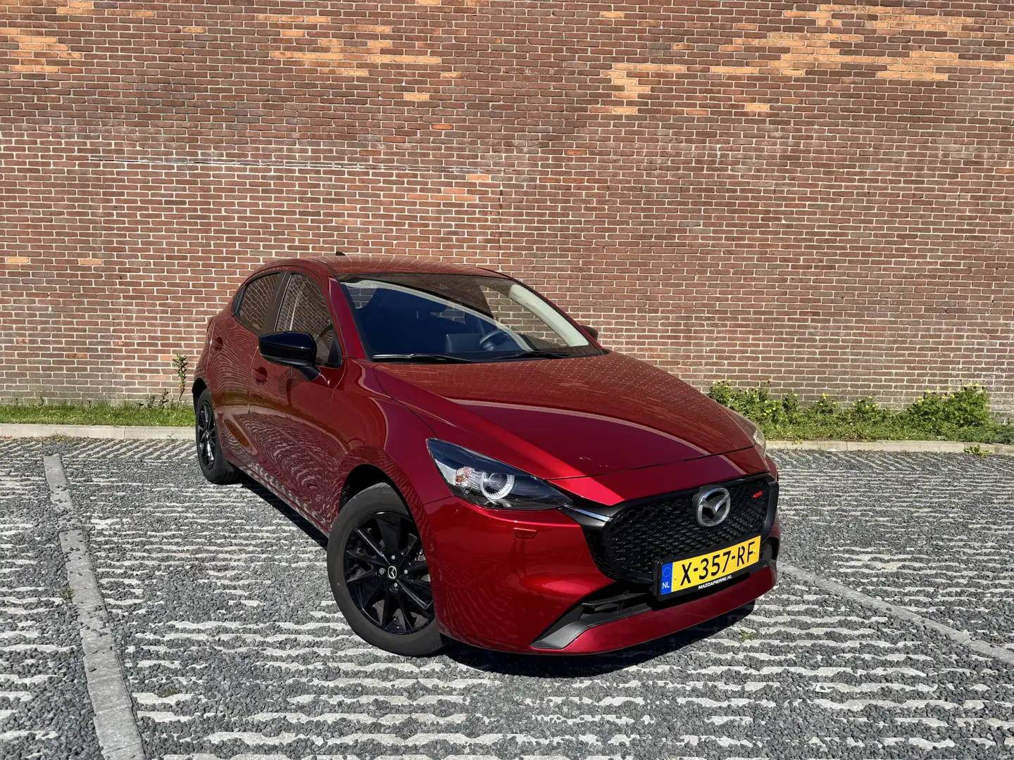 Mazda 2 1.5 e-SkyActiv-G 90 Homura Rouge - 2