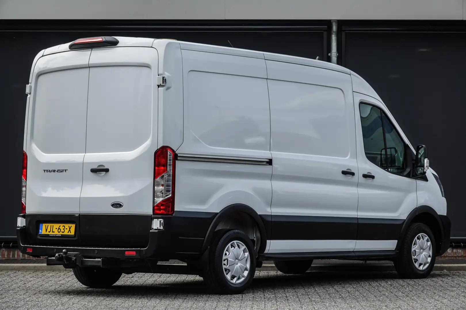 Ford Transit L2H2 2.0Tdci 130Pk | Trend | Trekhaak | Frozen Whi Wit - 2