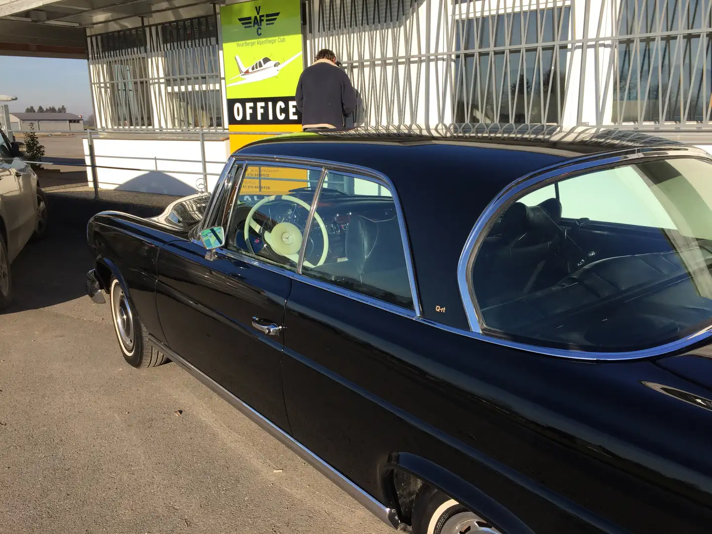 Mercedes-Benz 280 SEC Schwarz - 2