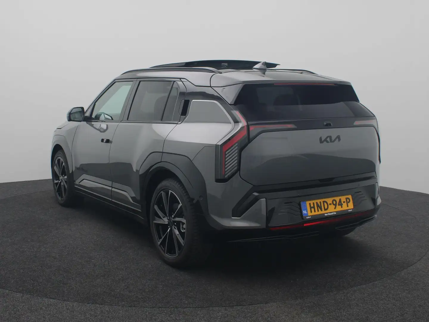 Kia EV3 GT-PlusLine 81.4 kWh Leder | Pano Dak | Elektrisch Grijs - 2