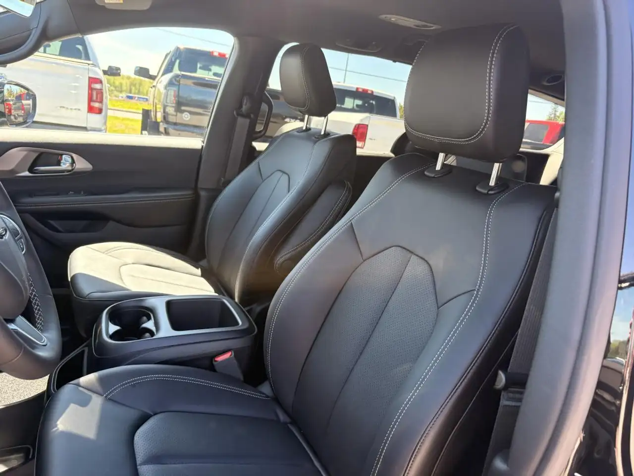 Chrysler Grand Caravan снимка Chrysler Grand Caravan