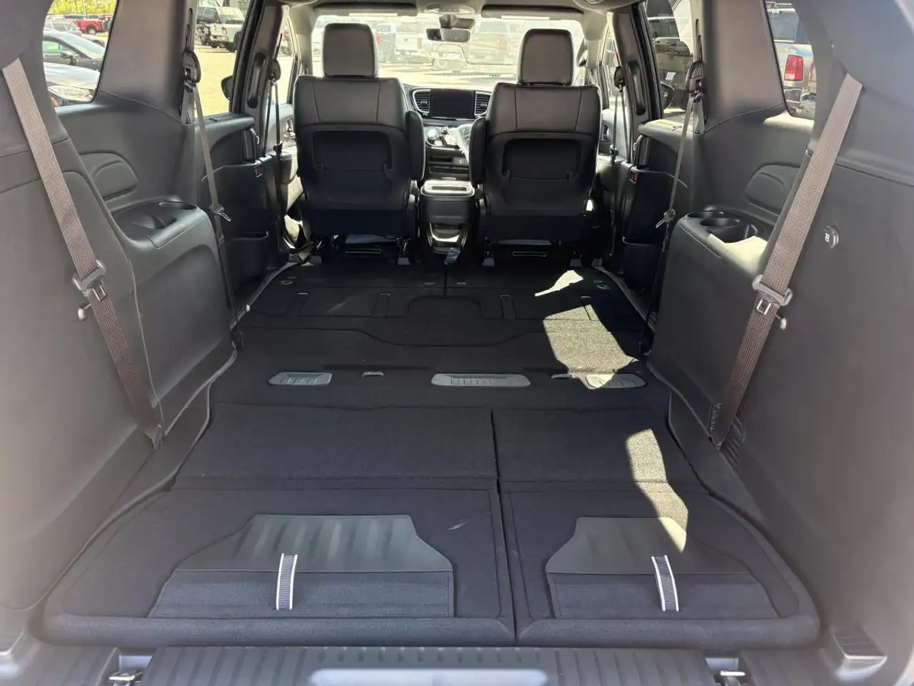 Chrysler Grand Caravan снимка Chrysler Grand Caravan