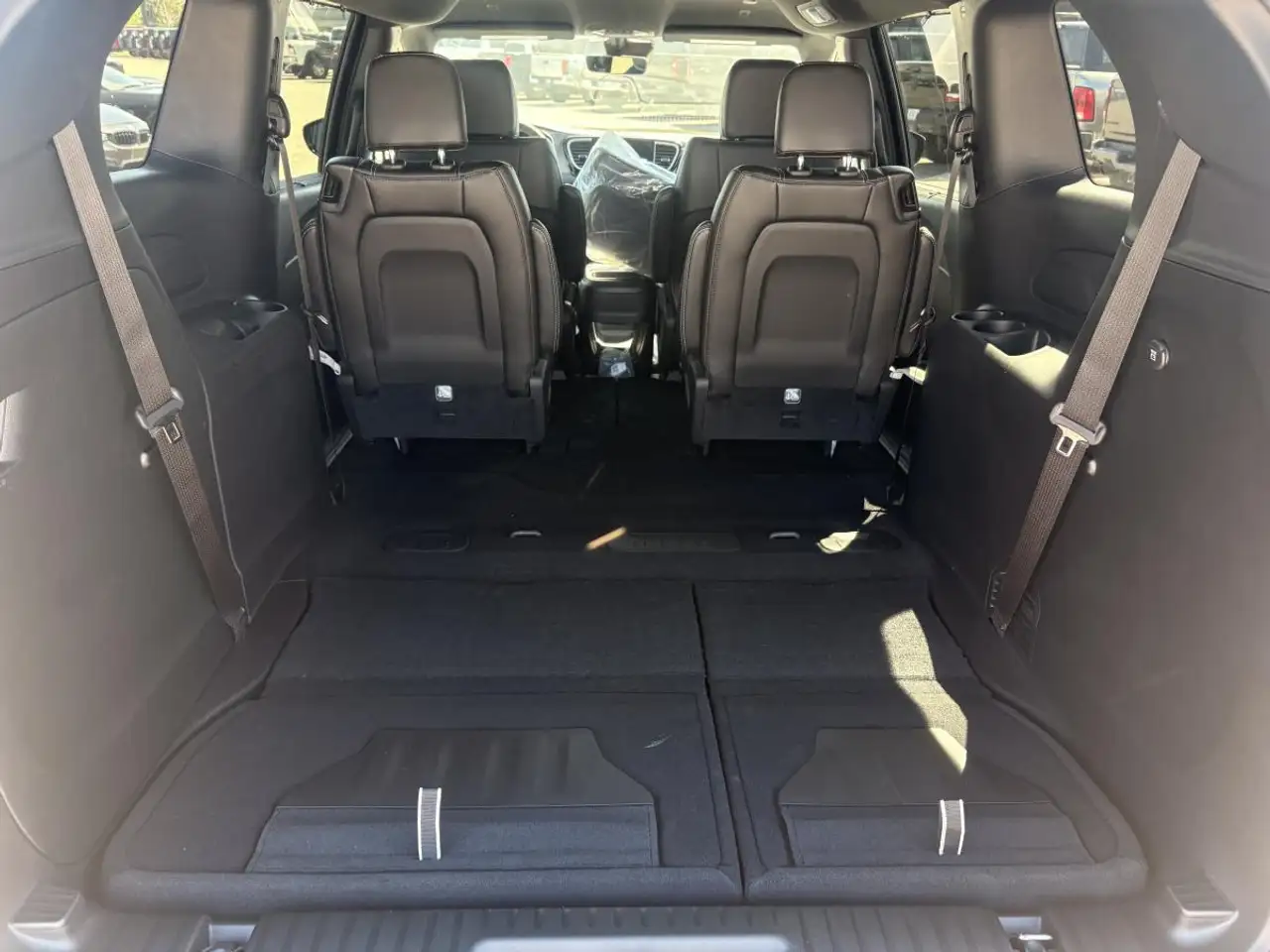 Chrysler Grand Caravan снимка Chrysler Grand Caravan