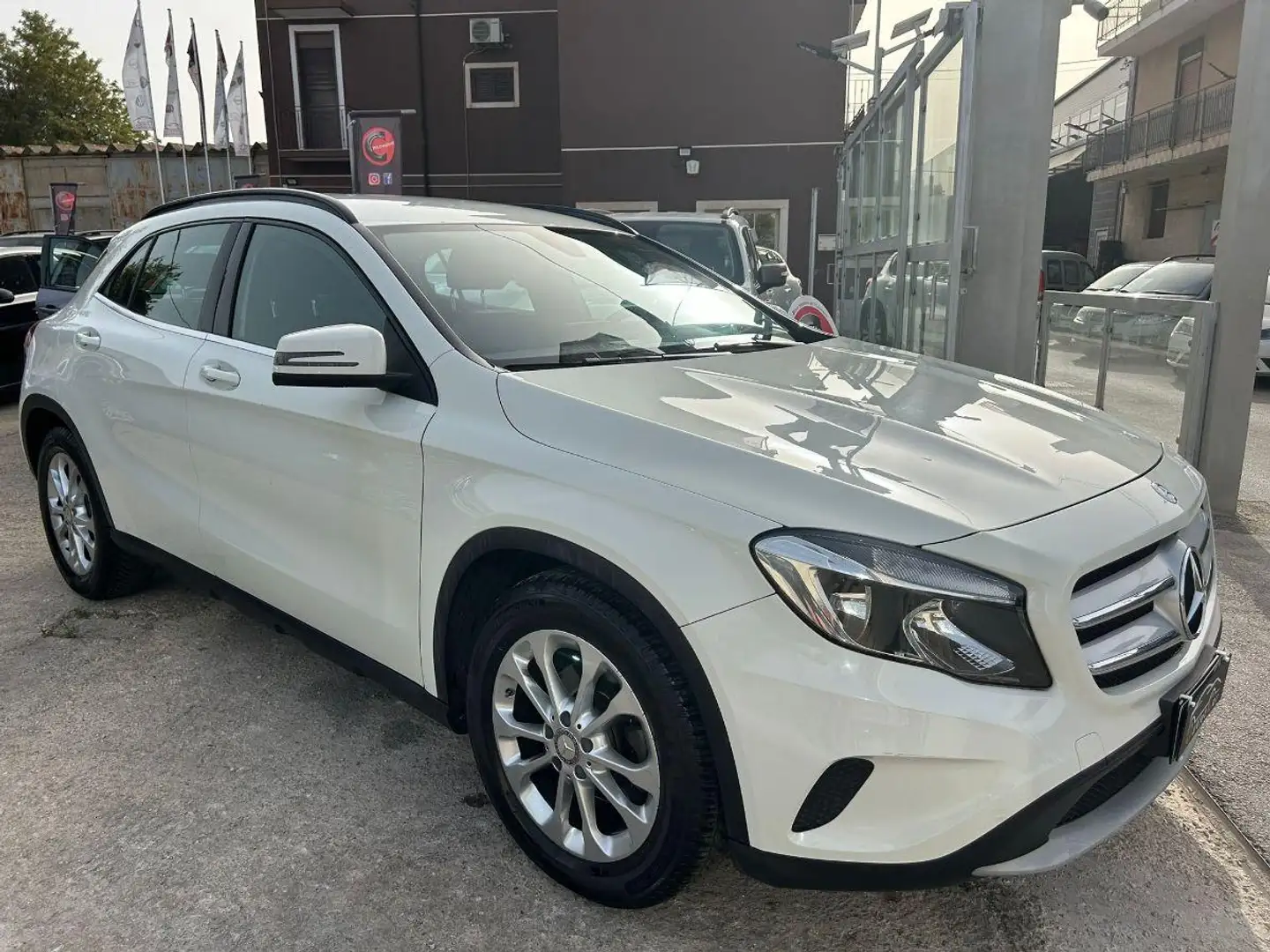 Mercedes-Benz GLA 180 d Executive Bianco - 1