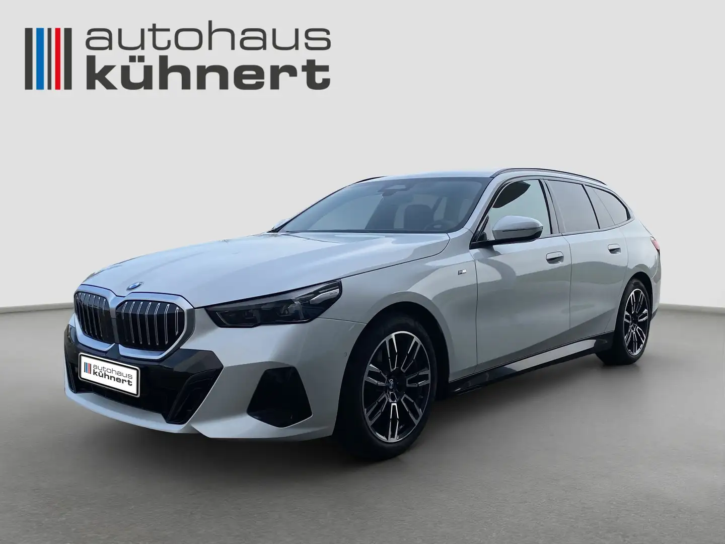 BMW 520 d Touring ///M-Sport StHzg ACC AHK HUD Sitzklima Weiß - 1
