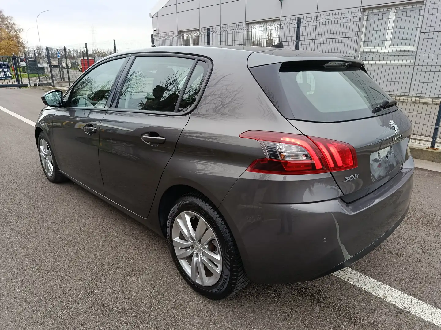 Peugeot 308 308 1.2 essence Active (EU6.2) Gris - 1