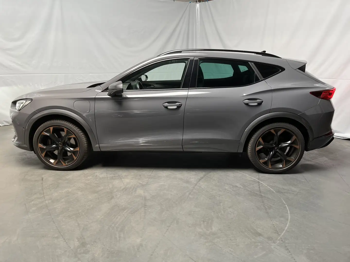 CUPRA Formentor 1.4 e-Hybrid VZ Black Edition / AUTOMAAT/ 245 PK/ Grijs - 2