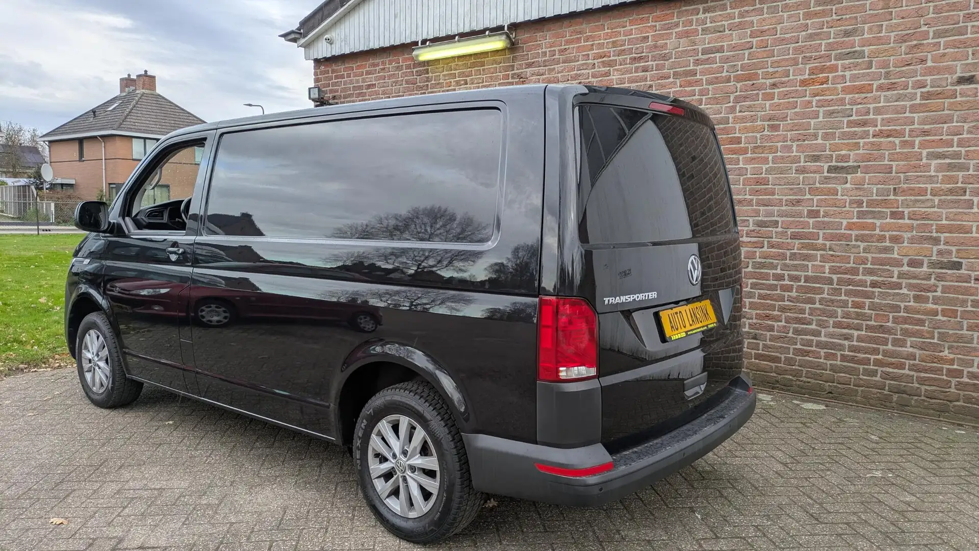 Volkswagen T6.1 Transporter 2.0 TDI - airco - 1e eign.-BPM vrij- Carplay Zwart - 2