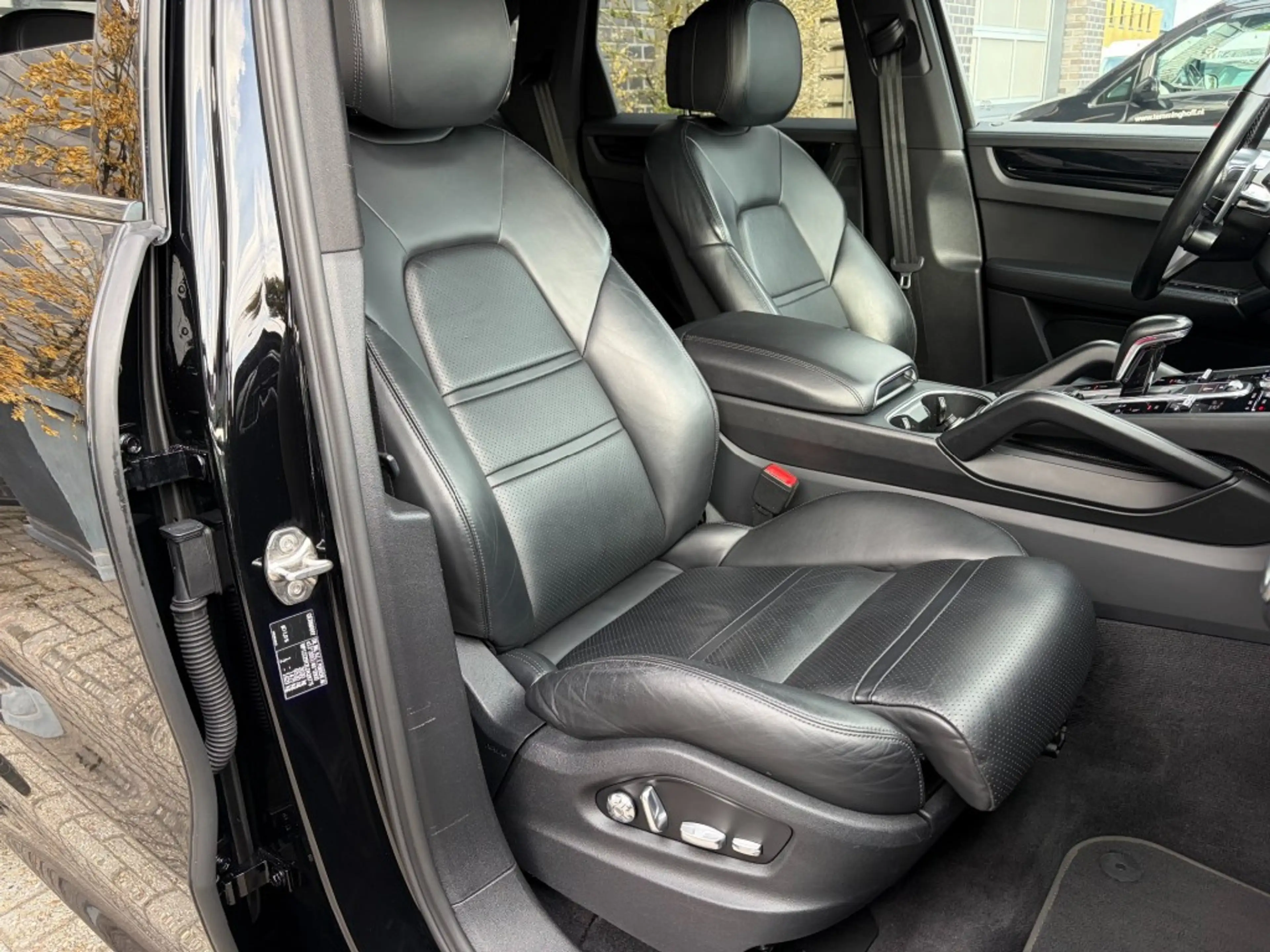 Porsche Cayenne 3.0 E-HYBRID - ORG. NL. - TECHART - PANO - TREKH. — photo 13