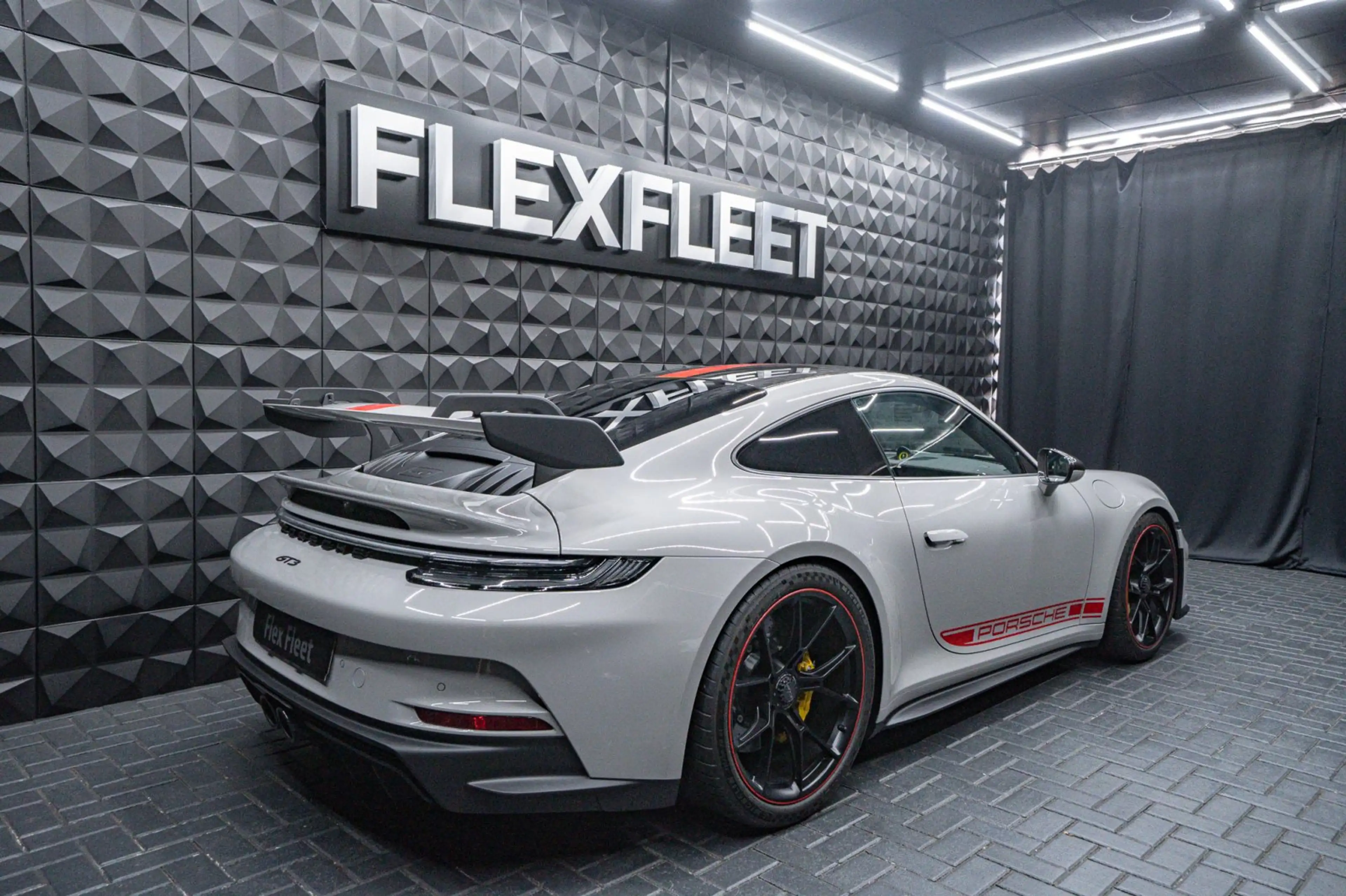 Porsche 992 GT3 PCCB Lift ClubSport Carbon — photo 13
