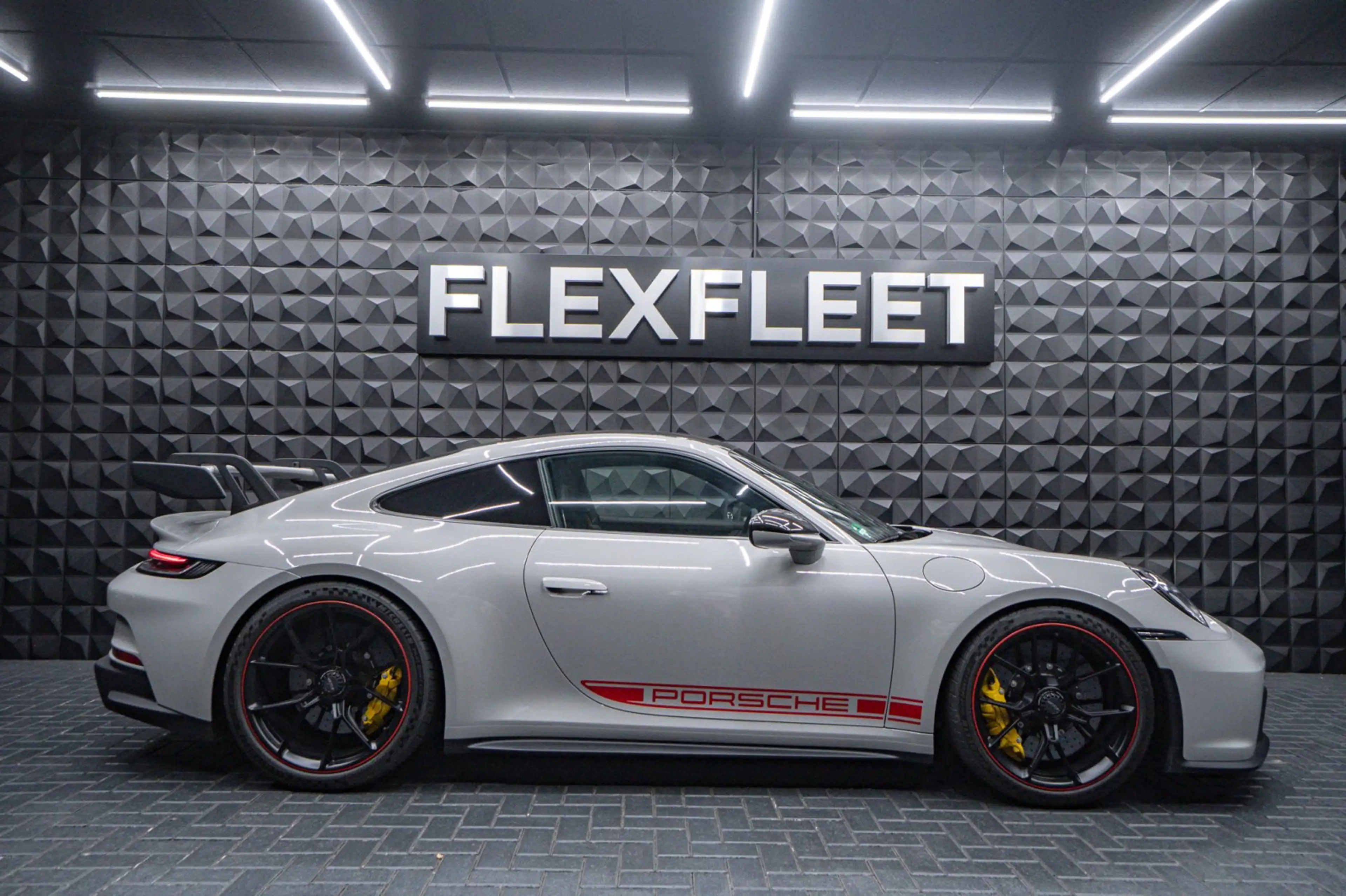Porsche 992 GT3 PCCB Lift ClubSport Carbon — photo 14