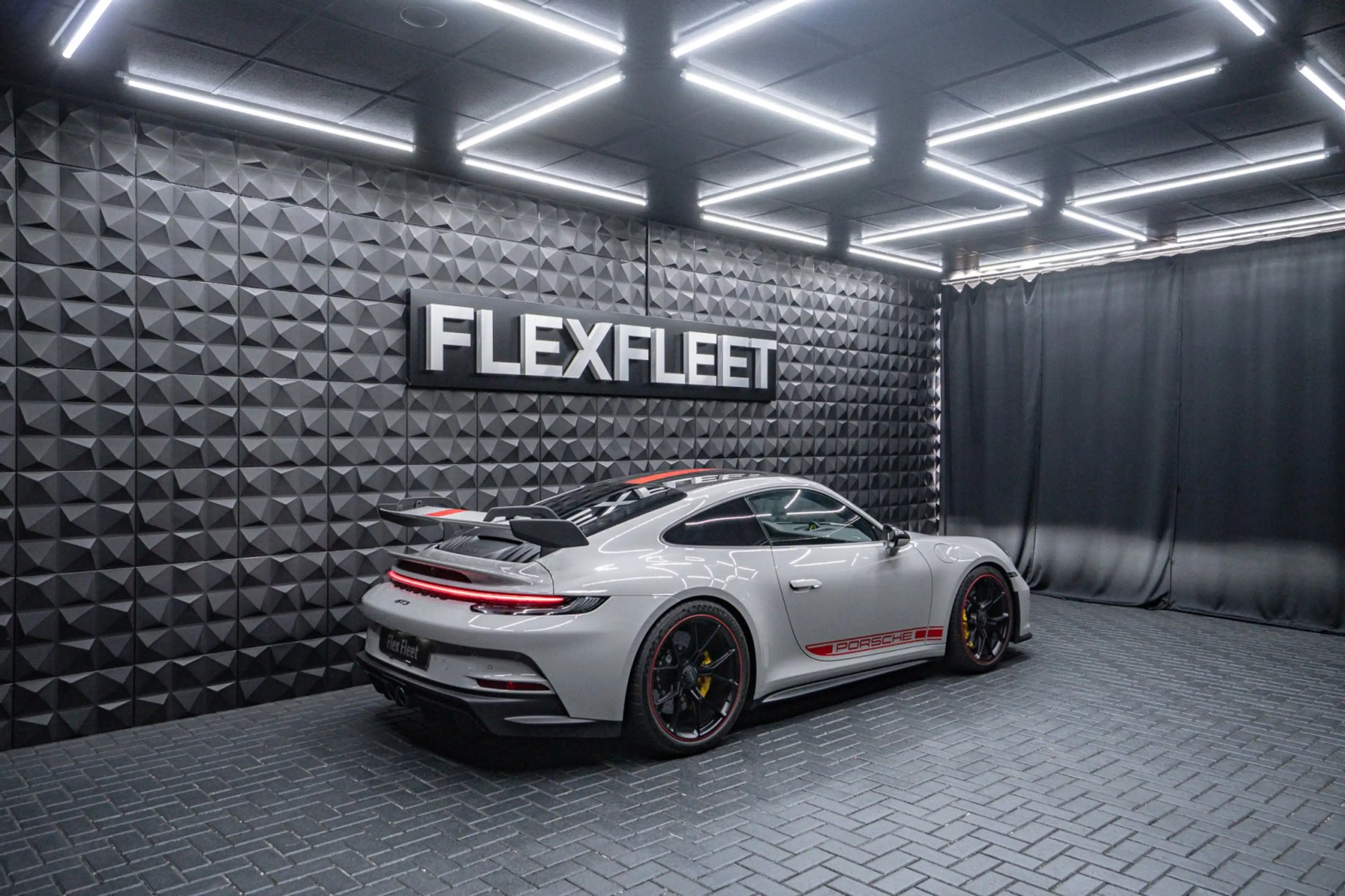 Porsche 992 GT3 PCCB Lift ClubSport Carbon — photo 11