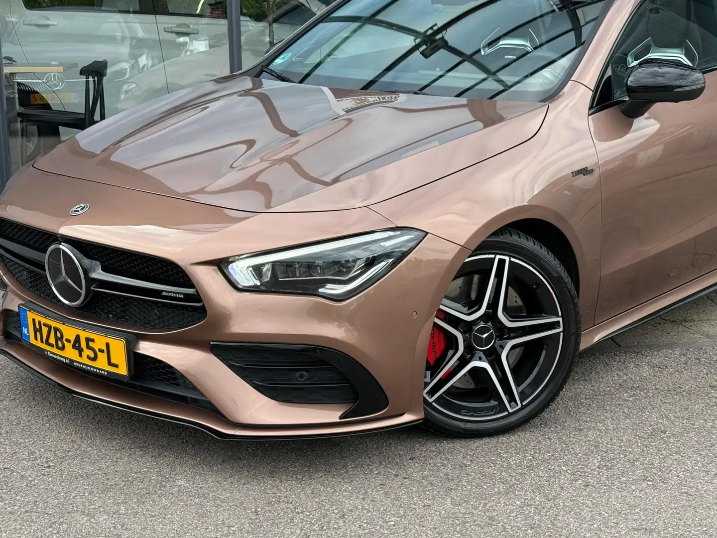 Mercedes-Benz CLA 35 AMG 4MATIC Premium Plus Marrón - 2