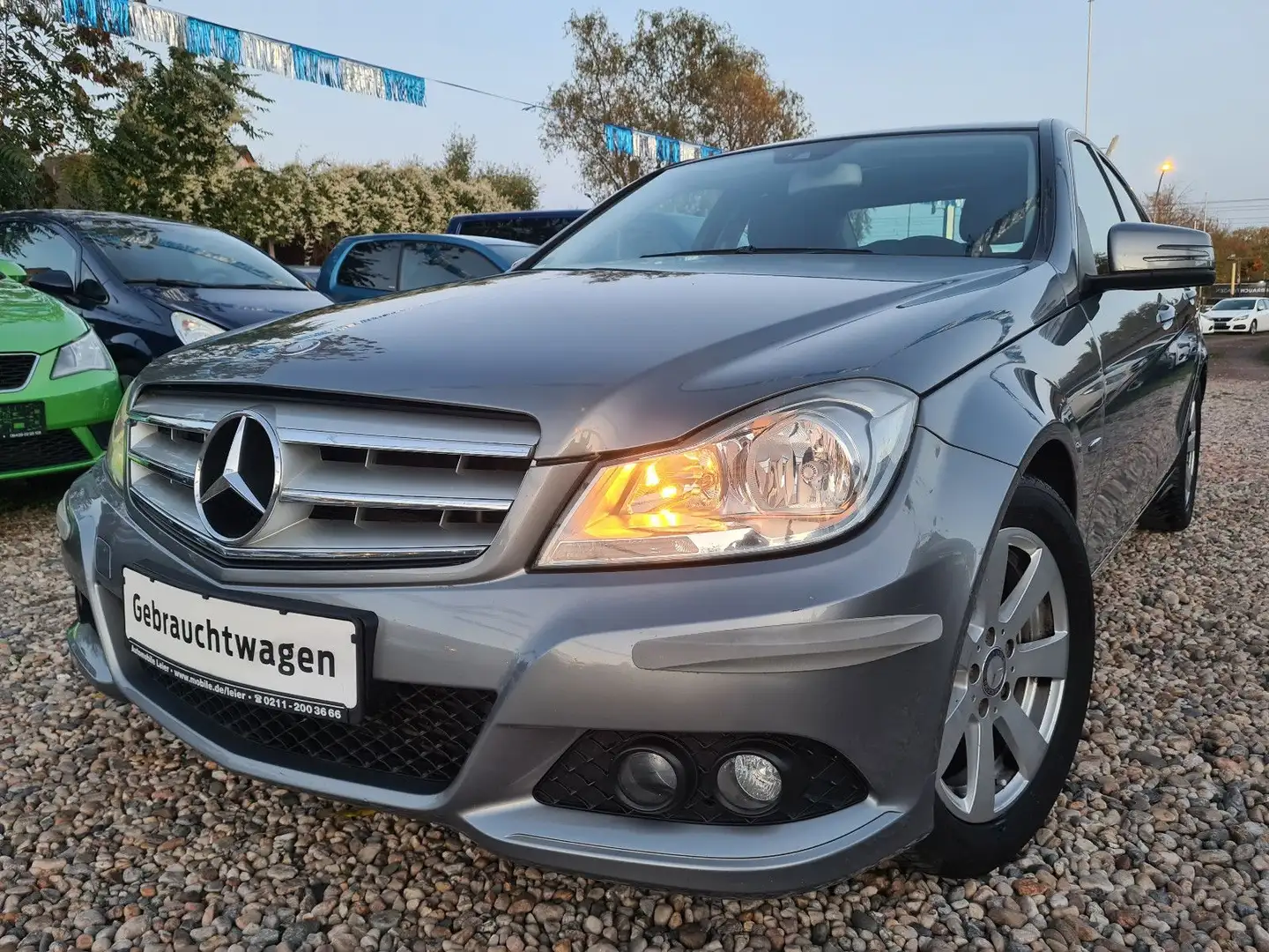 Mercedes-Benz C 180 CGI BlueEfficiency KLIMAAUT/COMAND/SHZ/AHK Silber - 2