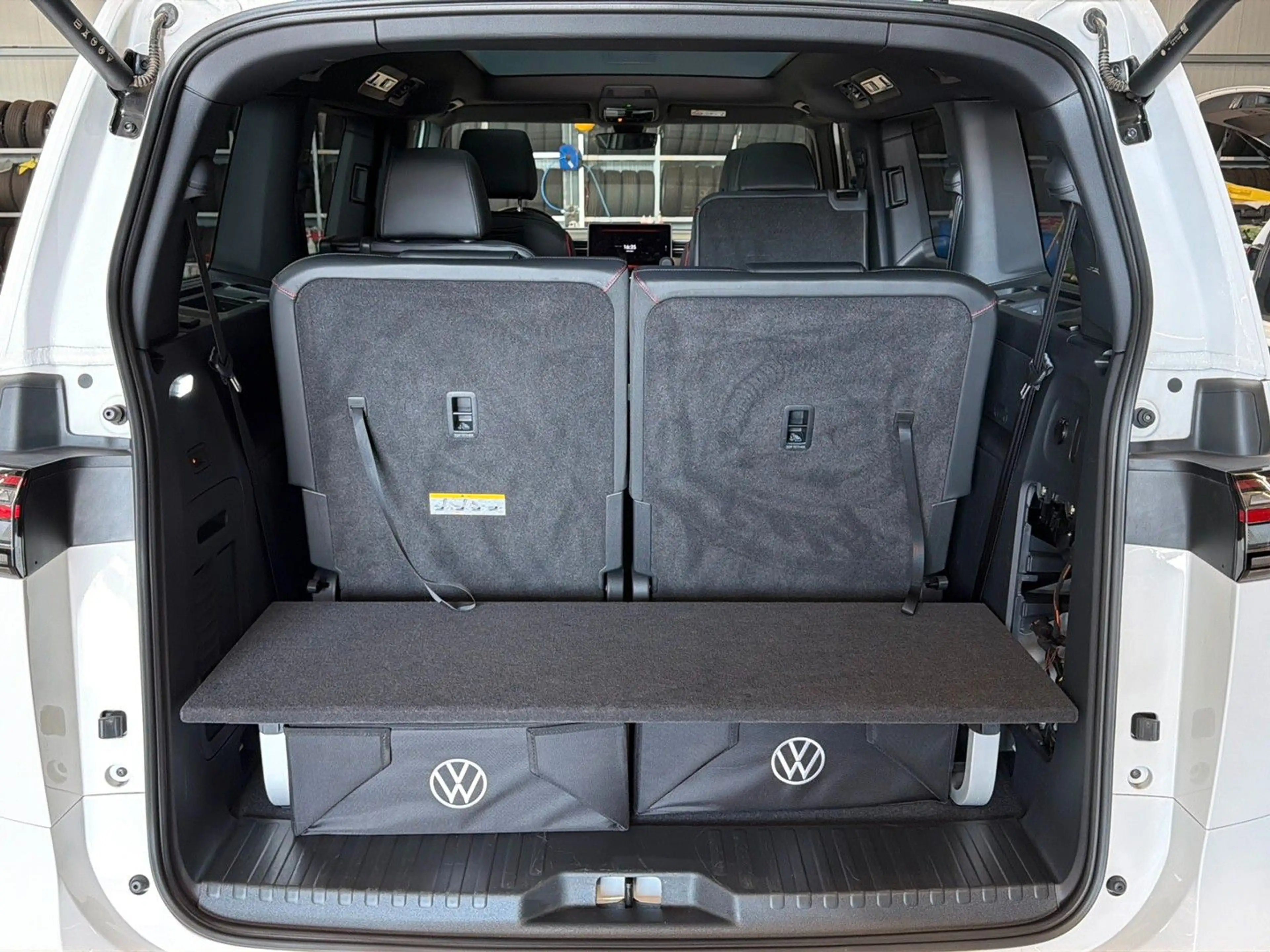 Volkswagen ID. Buzz Bus GTX 4MOTION ACC AHK PANO HUD H&K — photo 11