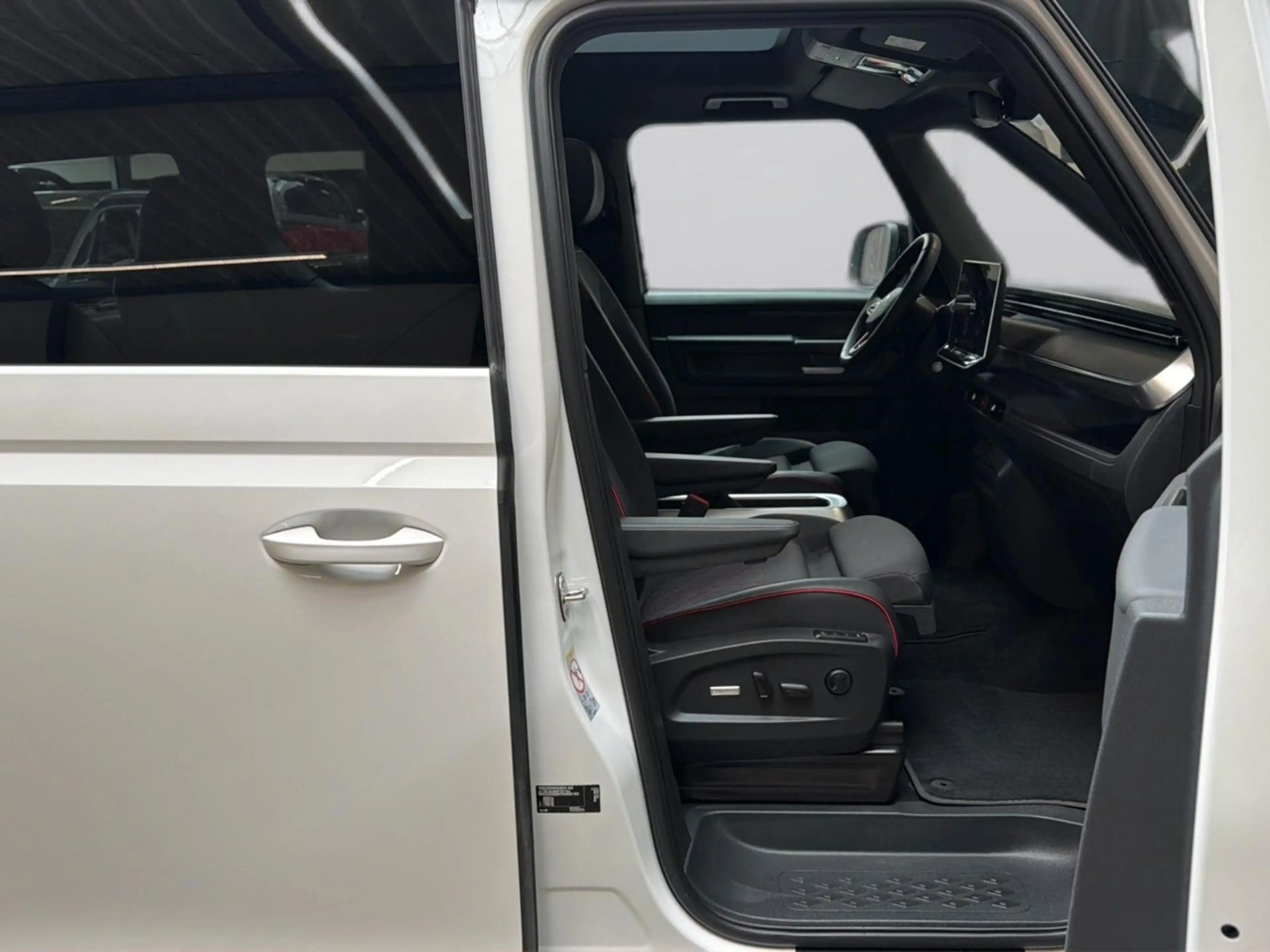 Volkswagen ID. Buzz Bus GTX 4MOTION ACC AHK PANO HUD H&K — photo 10