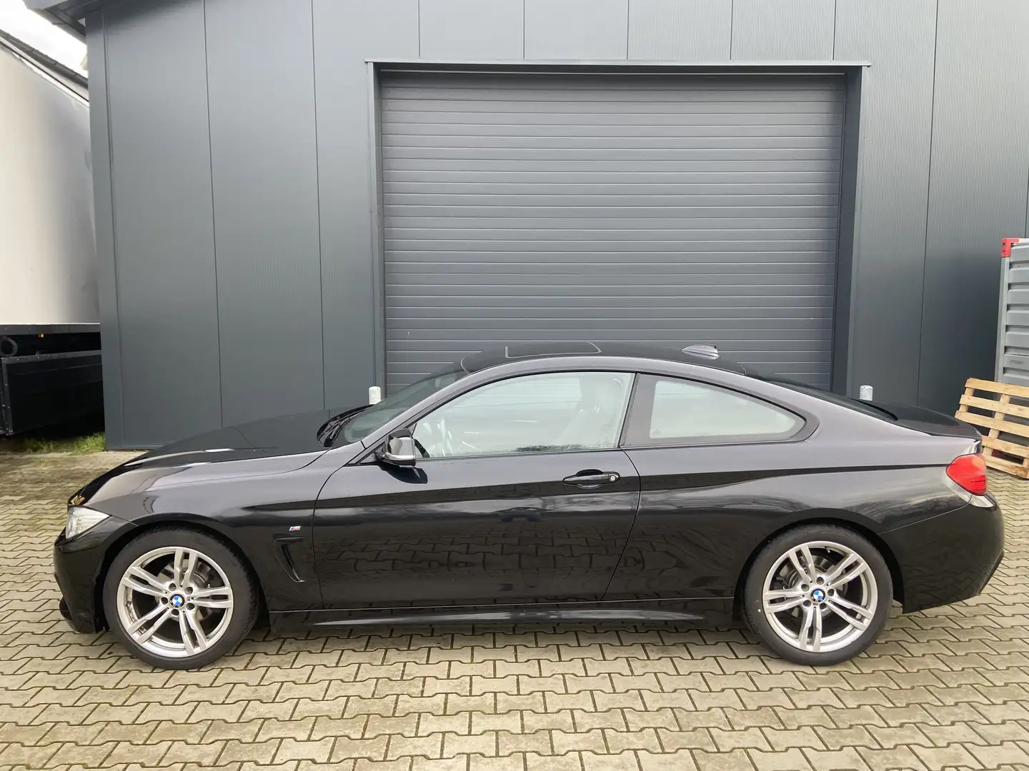 BMW 420 High Executive // M-sportpakket // HUD // Ad. LED Zwart - 1