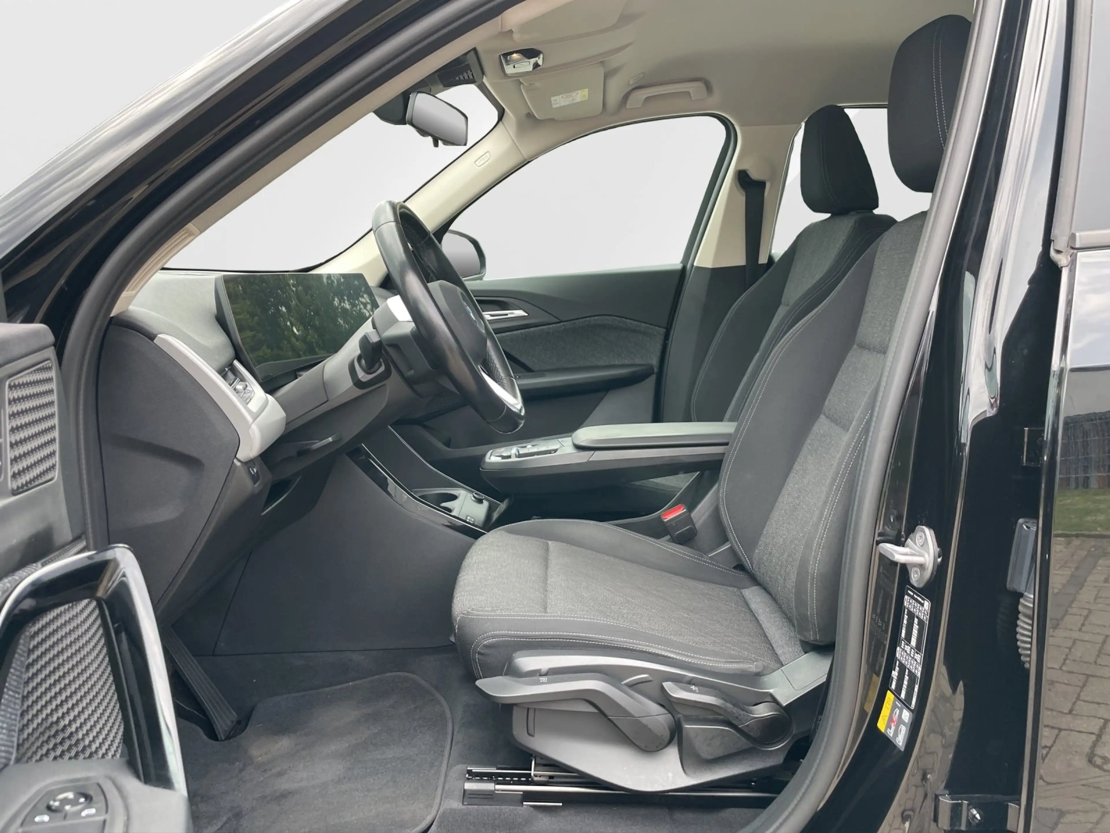 BMW iX 1 xDrive30  AHK | Parkassistenz. | CarPlay | DAB e — photo 13