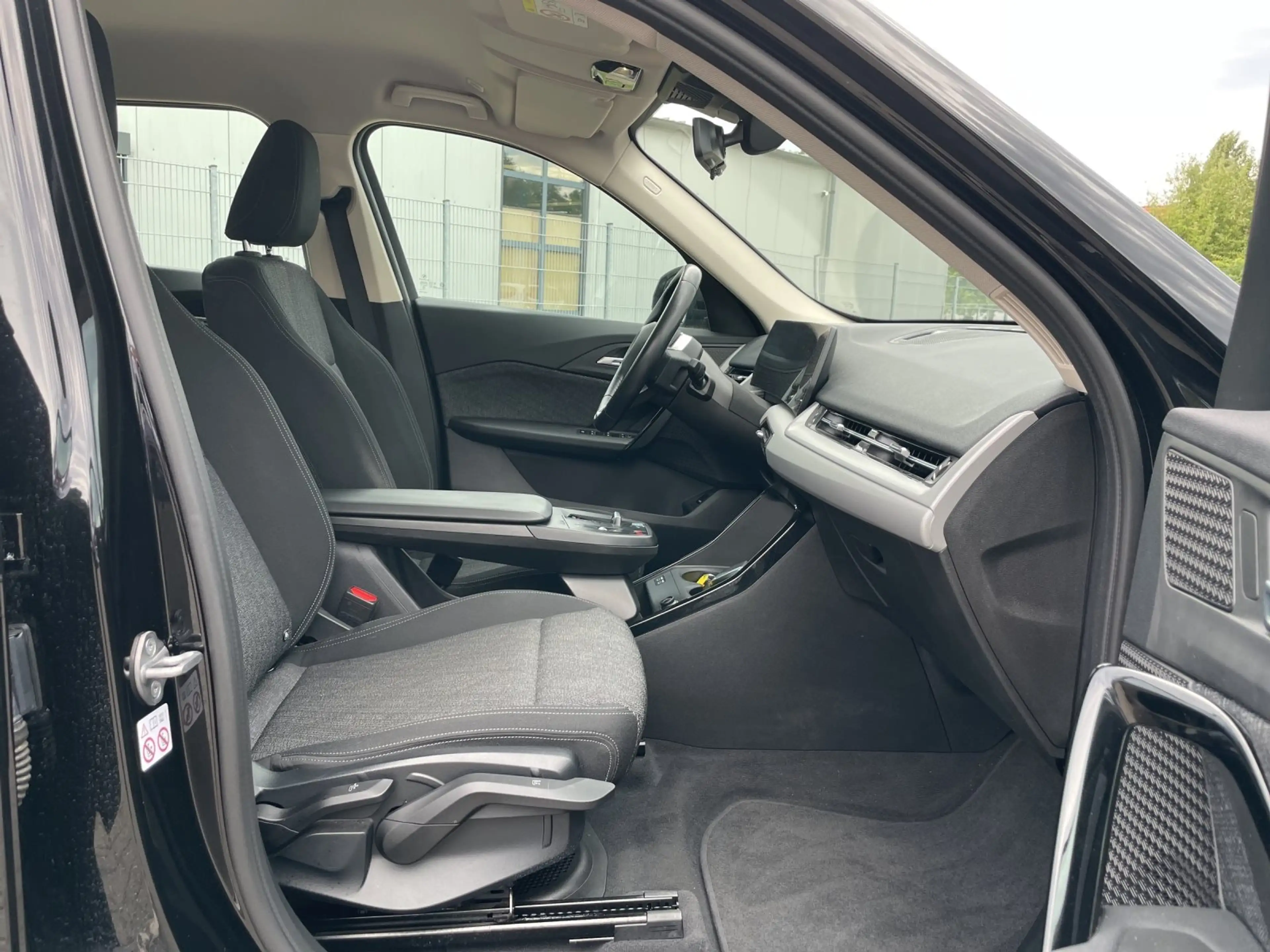 BMW iX 1 xDrive30  AHK | Parkassistenz. | CarPlay | DAB e — photo 15