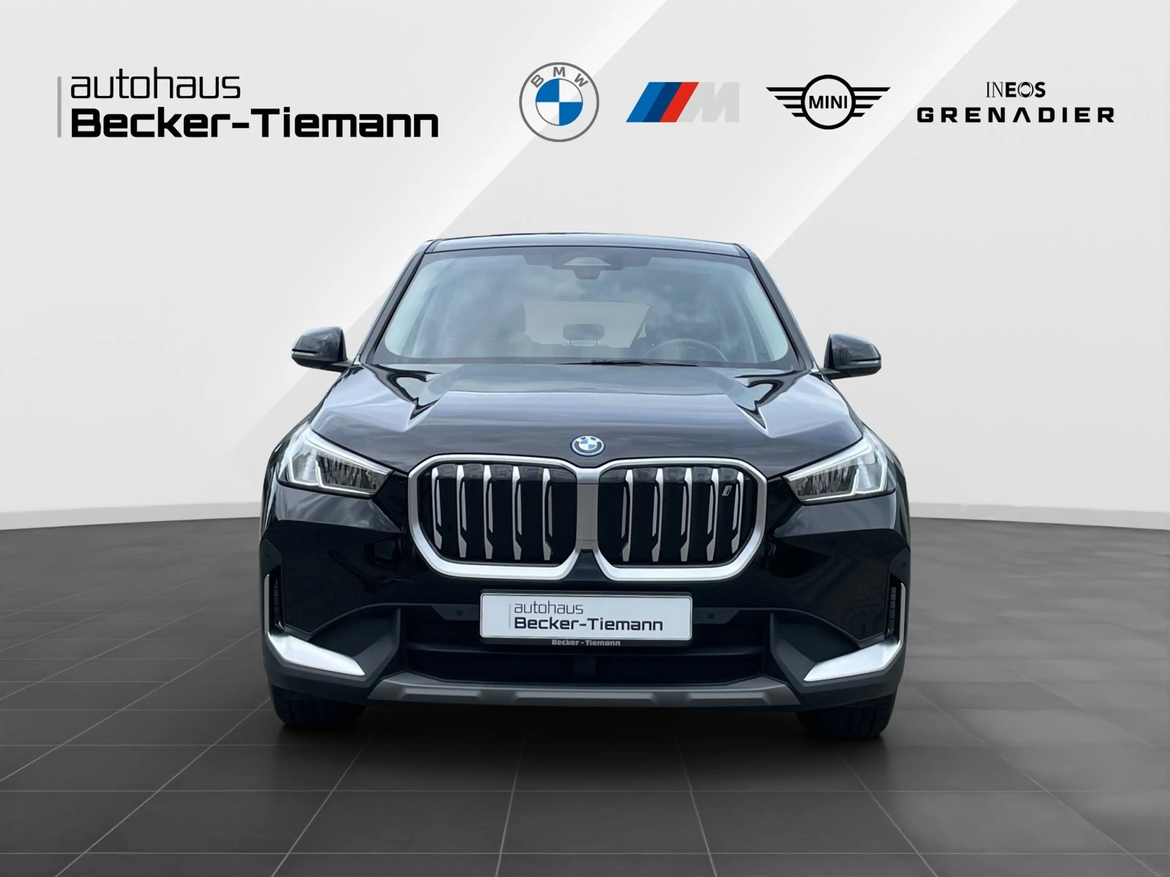 BMW iX 1 xDrive30  AHK | Parkassistenz. | CarPlay | DAB e — photo 2