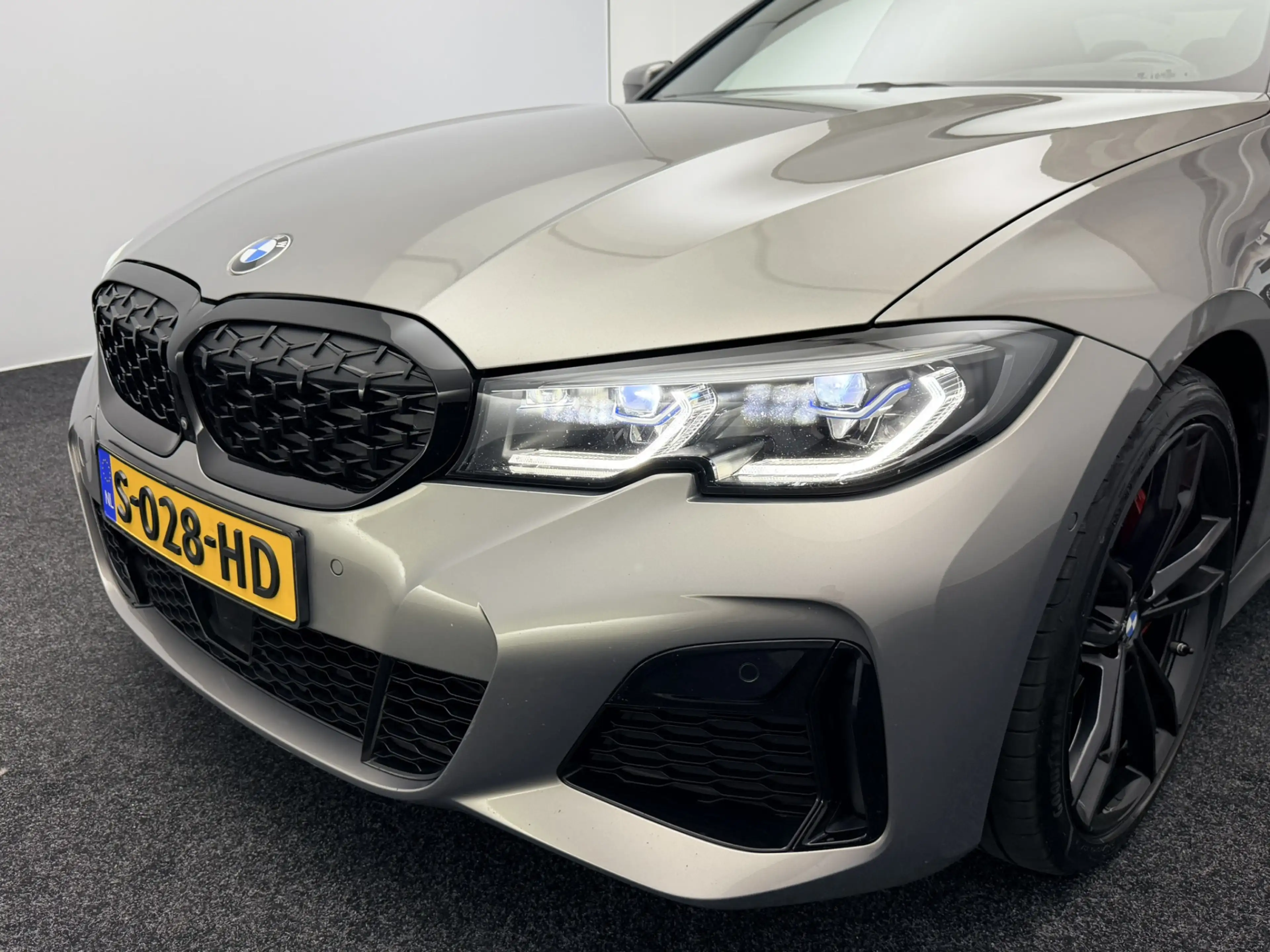 BMW 340 3-serie M340d xDrive High Executive M-Sport | Head — photo 3