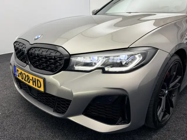 BMW 3 Series view 3