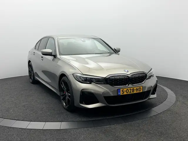 BMW 3 Series view 8