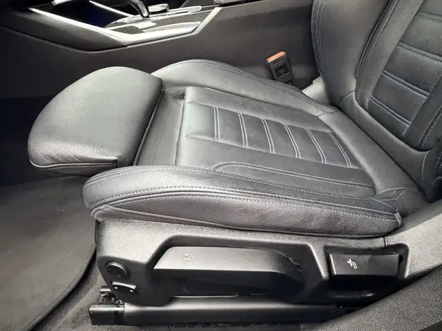 BMW 3 Series view 11