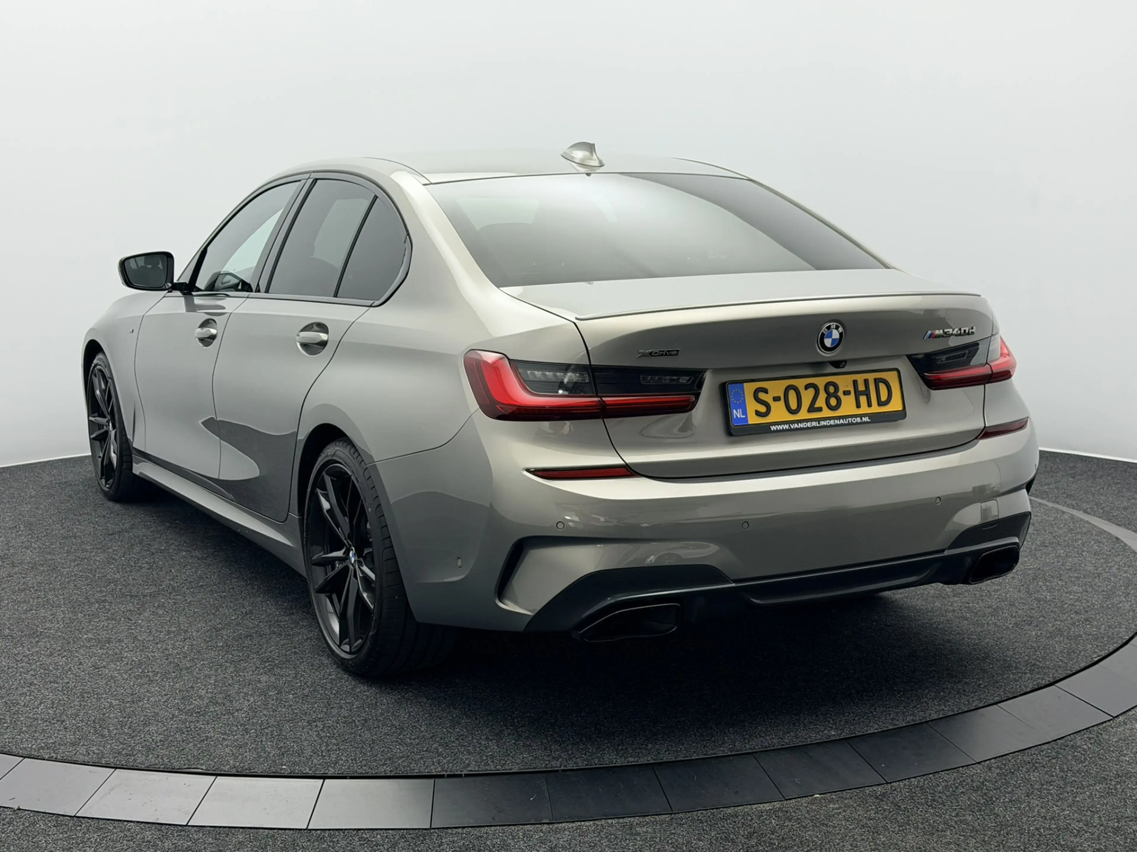 BMW 340 3-serie M340d xDrive High Executive M-Sport | Head — photo 9