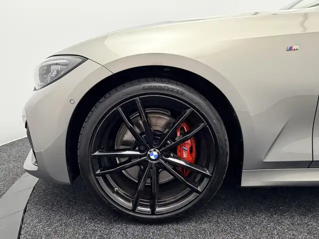 BMW 3 Series view 12