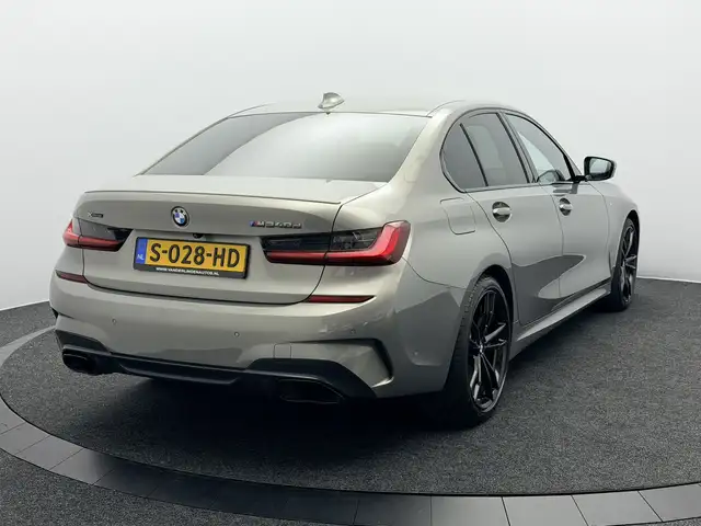 BMW 3 Series view 4