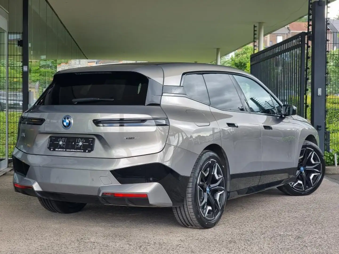 BMW iX xDrive 50 Grau - 2