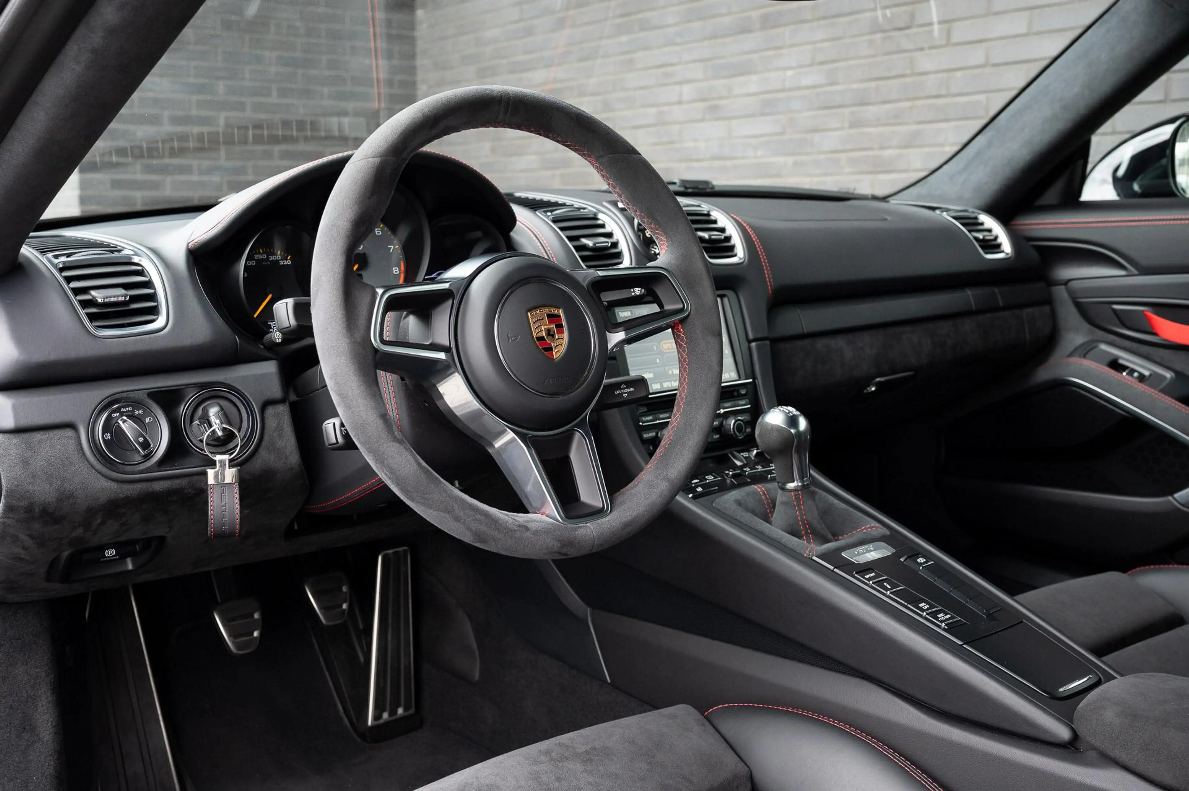 Porsche Cayman GT4 3.8 — photo 7