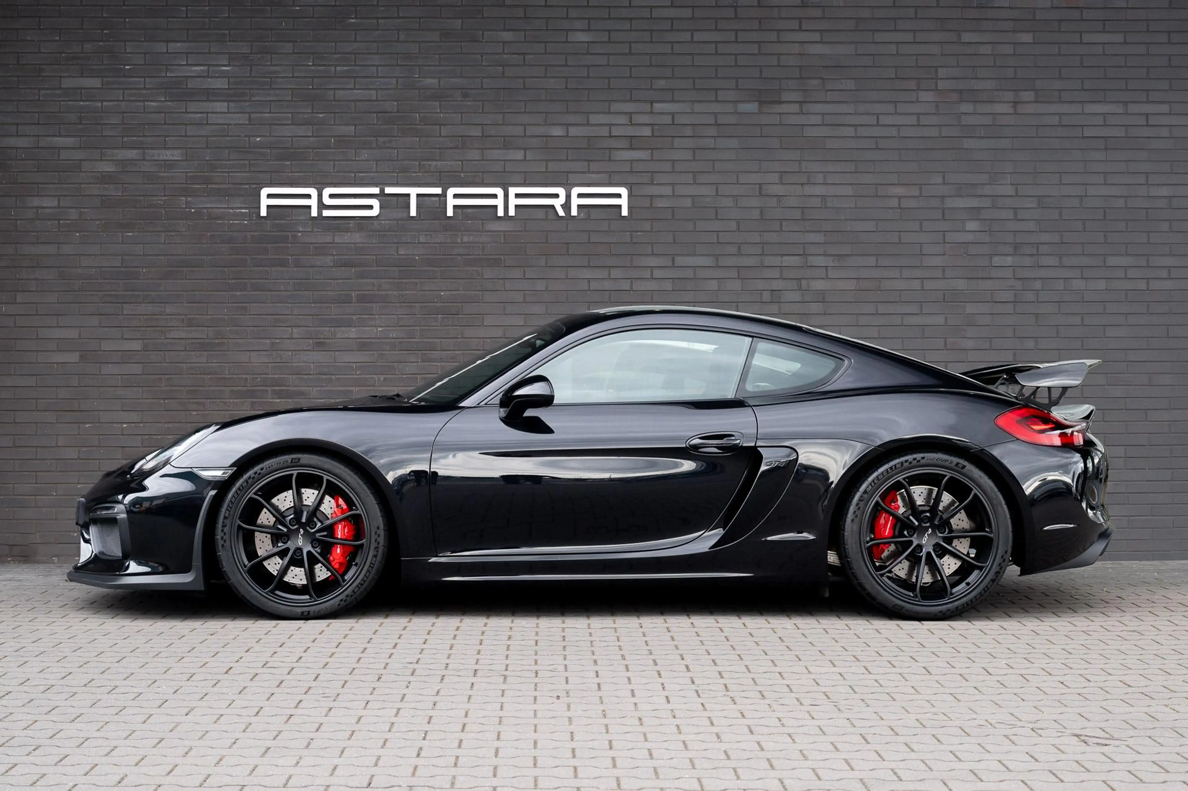 Porsche Cayman GT4 3.8 — photo 4