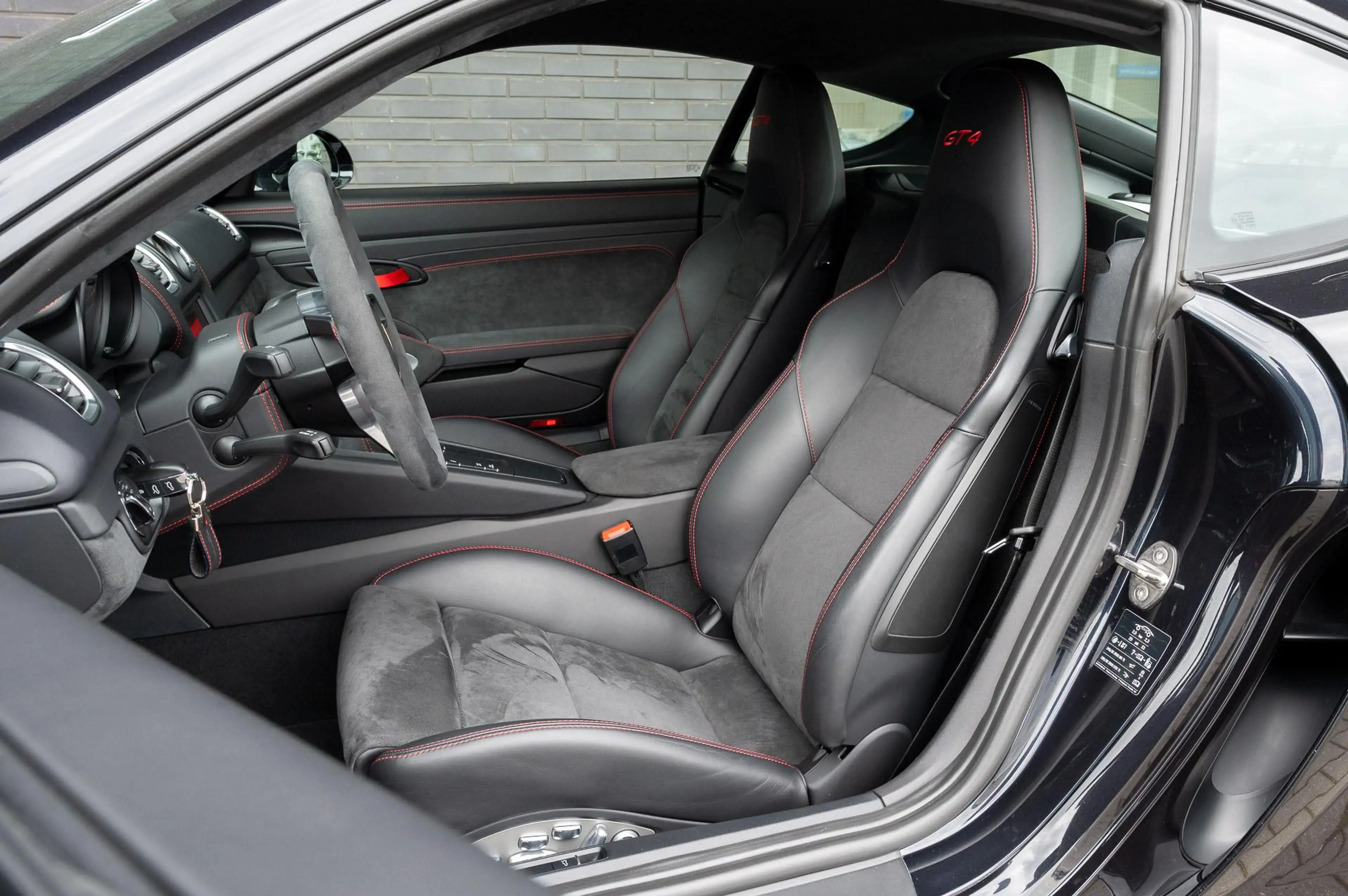 Porsche Cayman GT4 3.8 — photo 6